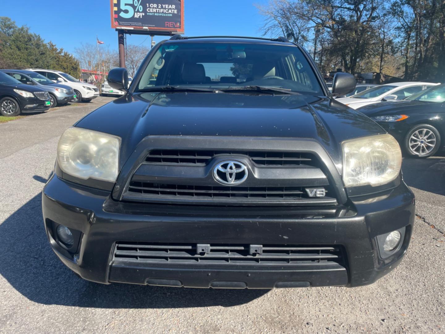 2007 GRAY TOYOTA 4RUNNER LIMITED (JTEBT17R778) with an 4.7L engine, Automatic transmission, located at 5103 Dorchester Rd., Charleston, SC, 29418-5607, (843) 767-1122, 36.245171, -115.228050 - Clean Spacious Interior with Leather, Power Rear Window, CD/AUX/Sat, Navigation, Backup Camera, Dual Climate Control, Power Everything (windows, locks, seats, mirrors), Memory/Heated Seats, Keyless Entry, Tow Package, Alloy Wheels. Local Trade-in! Clean CarFax (no accidents reported!) 186k miles Lo - Photo#1